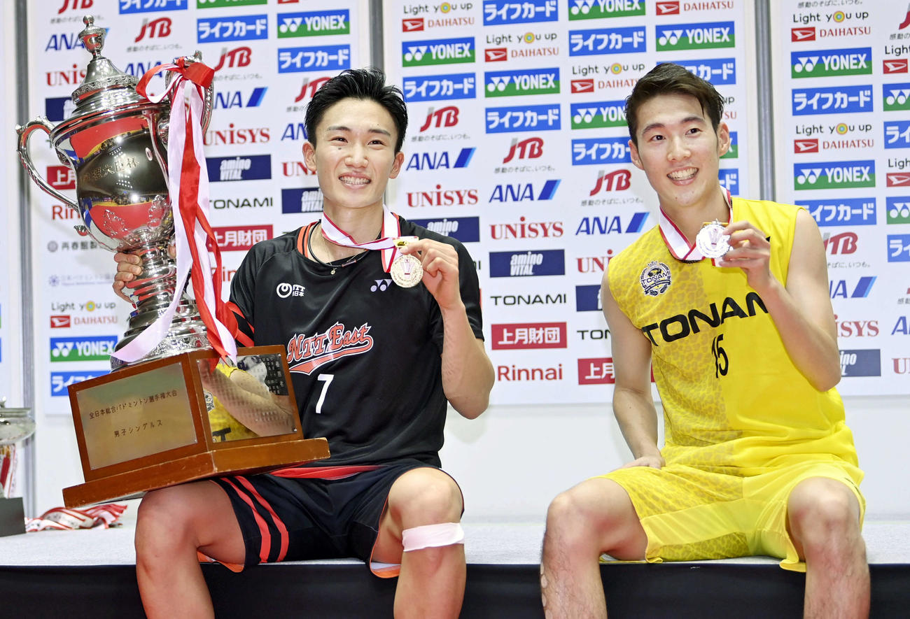 桃田賢斗（左）と常山幹太（2020年12月27日撮影）