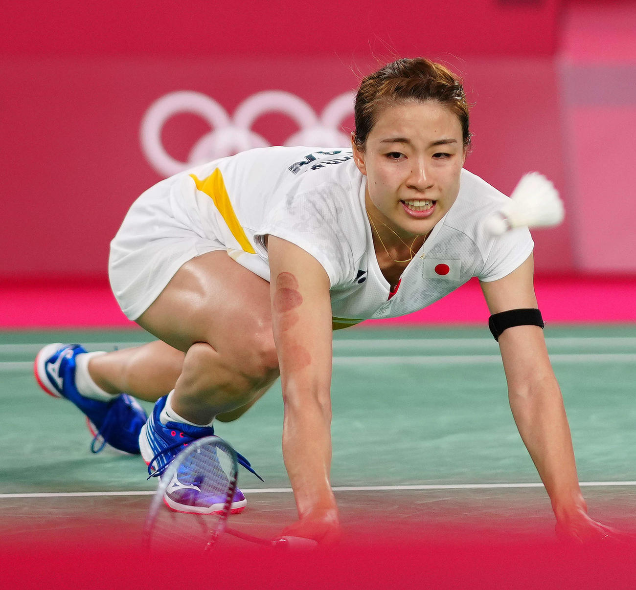 女子シングルス準々決勝の第3ゲーム、何氷嬌にポイントを奪われる奥原（撮影・江口和貴）