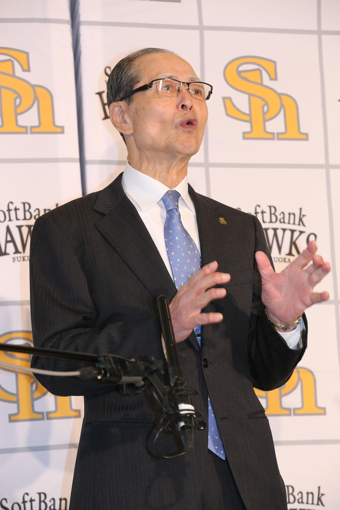 報道陣の前で今季のチーム、五輪開催について熱く語るソフトバンク王球団会長（撮影・梅根麻紀）