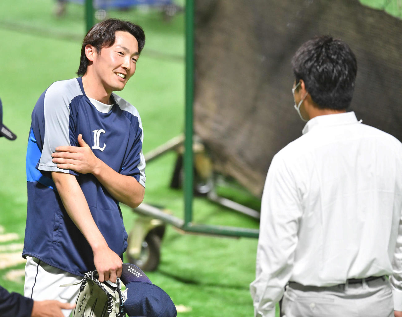 ソフトバンク対西武　侍ジャパン・稲葉監督（右）と話す源田（撮影・岩下翔太）