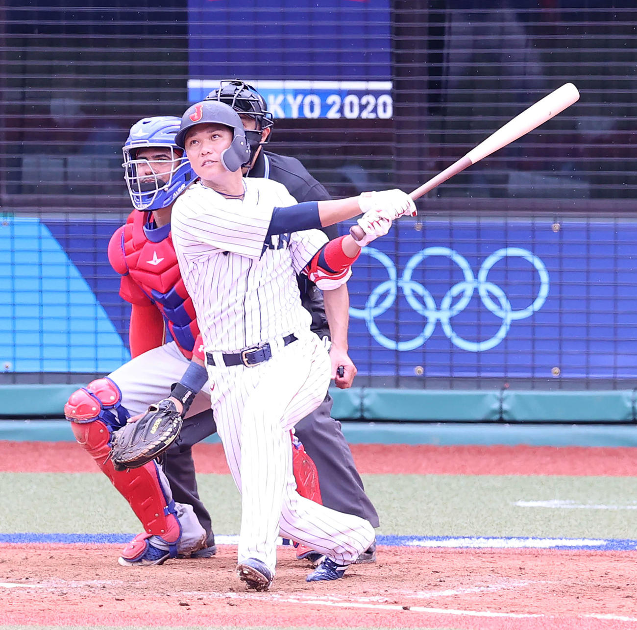 日本対ドミニカ共和国　9回裏日本1死満塁、サヨナラ打を放つ坂本（撮影・河野匠）