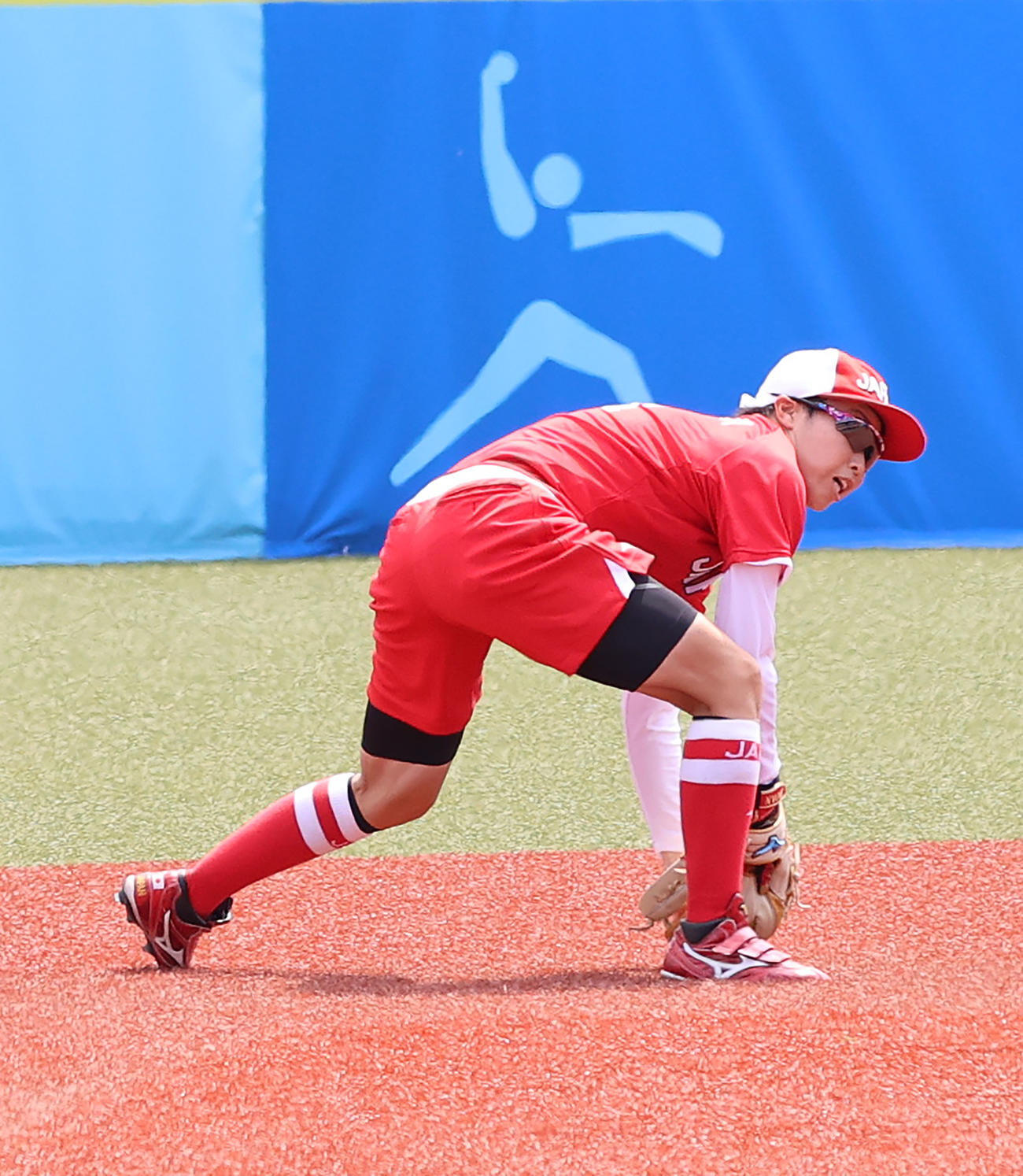 メキシコ対日本　7回表メキシコ無死一、三塁、ウルテスの打球を捕球しそこない適時中前打とする山田（撮影・河野匠）