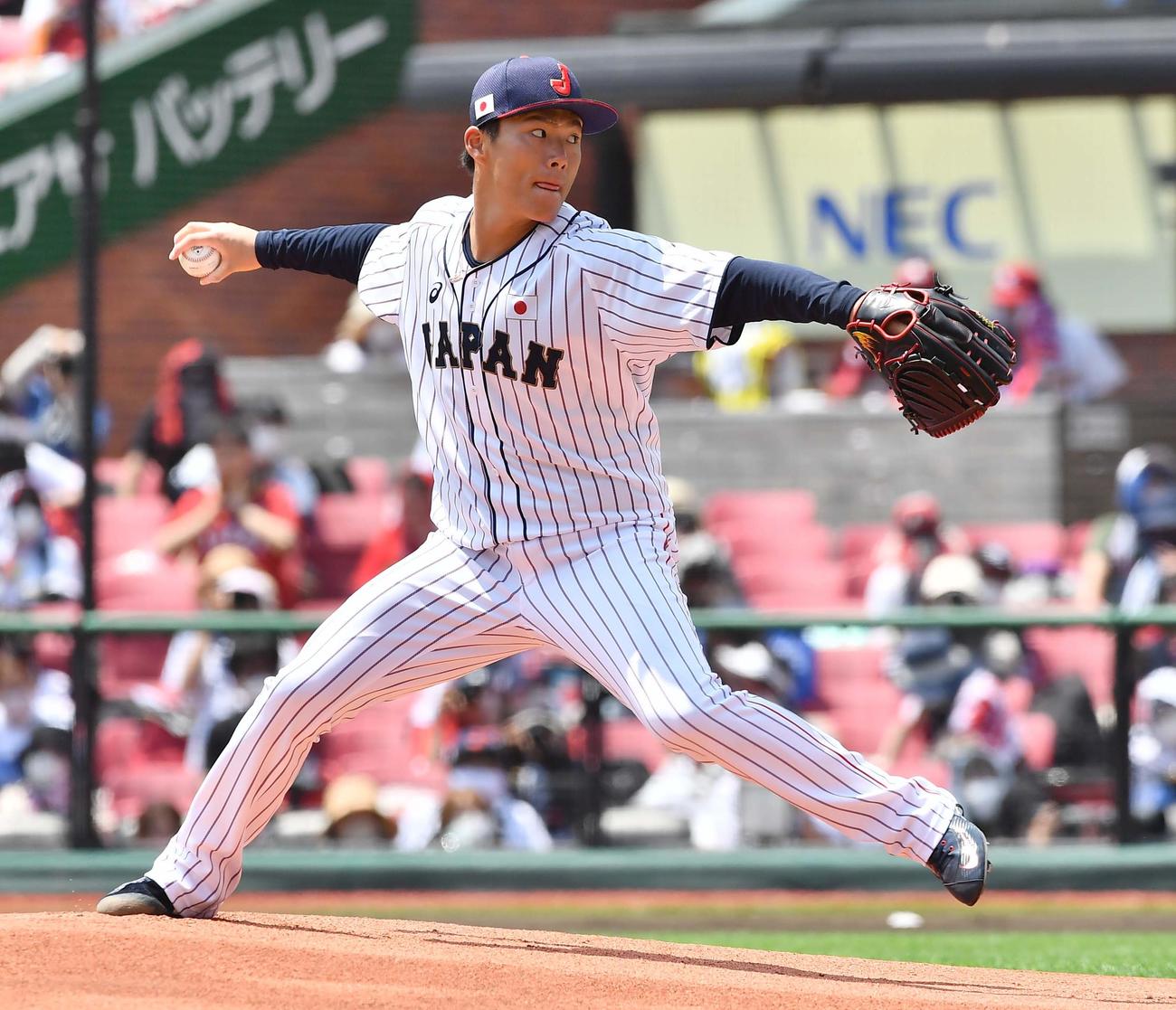 日本代表対楽天　日本代表先発の山本（撮影・上田博志）