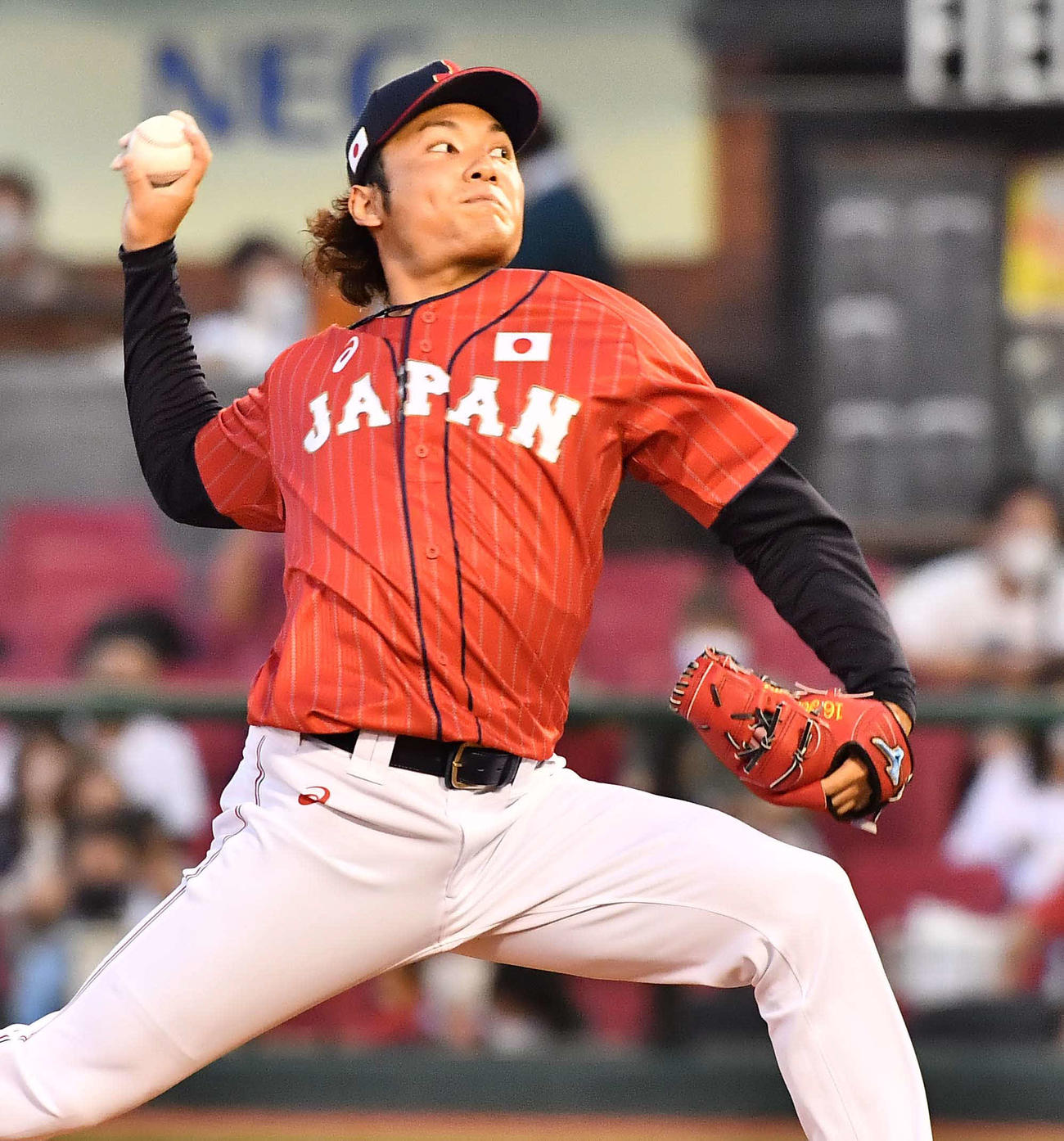 巨人対日本代表　日本代表2番手の伊藤（撮影・上田博志）