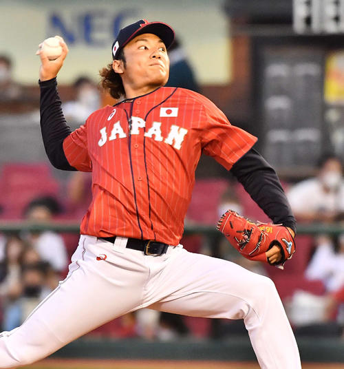巨人対日本代表　日本代表2番手の伊藤（撮影・上田博志）