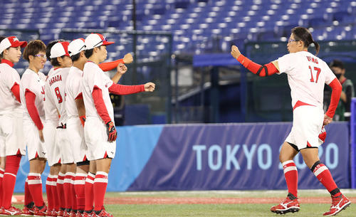 ソフト日本悲願金メダル ライバル米国との13年ぶり決勝制す ライブ詳細 野球 ソフトボール 東京オリンピックライブ速報写真ニュース 日刊スポーツ