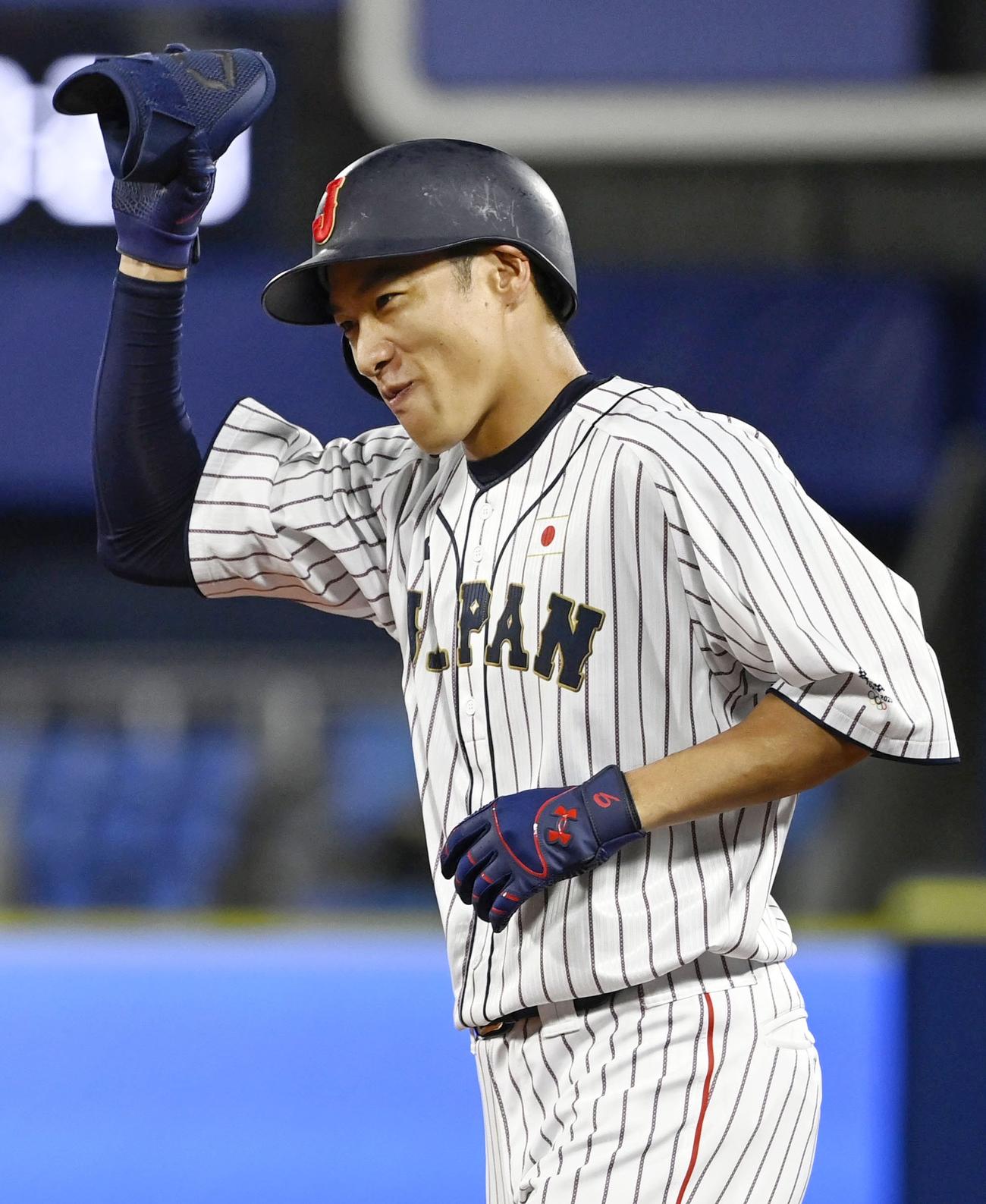 3回、適時内野安打を放ち、笑顔の柳田（共同）