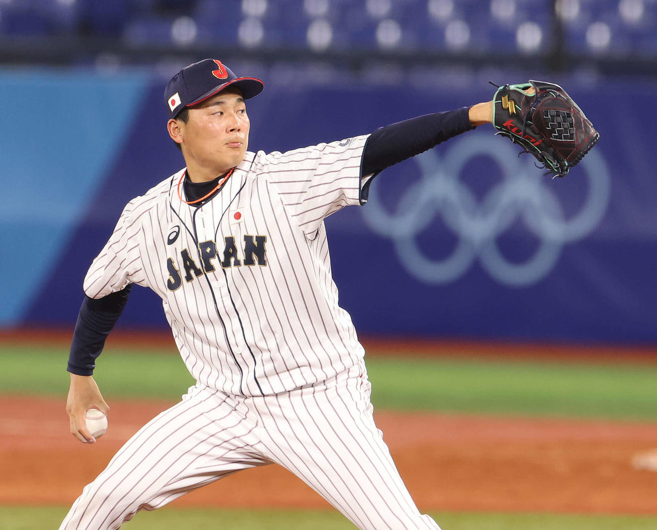 日本対韓国　9回に日本4番手で登板した栗林（撮影・河野匠）