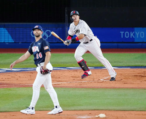 村上宗隆、金の喜びのあまりu2026ヤクルト先輩山田哲人お姫様抱っこで 