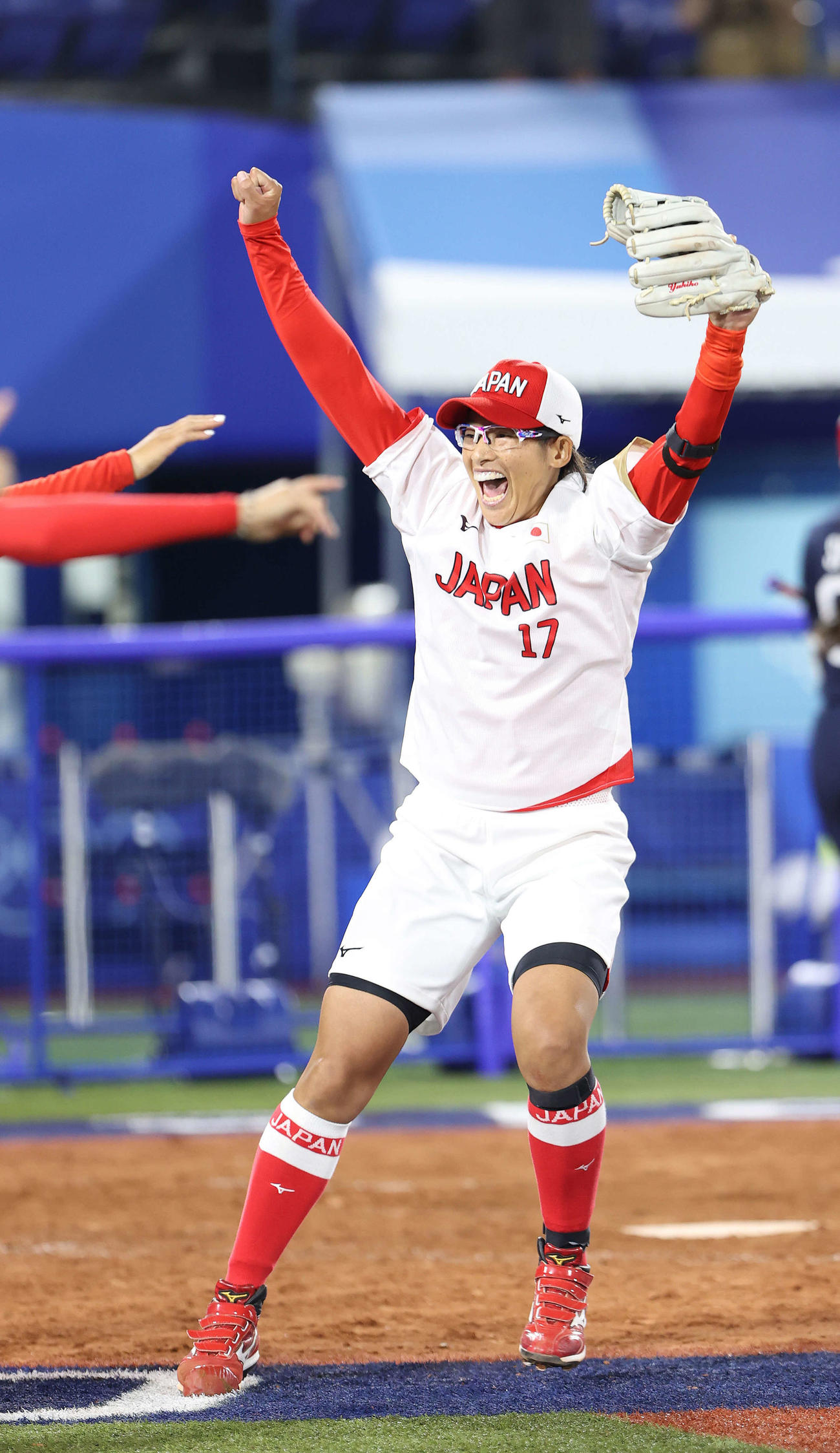 2020年東京五輪　ソフトボール決勝　日本対米国　勝利しガッツポーズを見せる上野由岐子＝2021年7月27日
