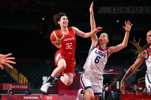 女子バスケ日本 ６連覇中の米国に敗れ１勝１敗 前半９点差を巻き返せず バスケットボール 東京オリンピック 日刊スポーツ