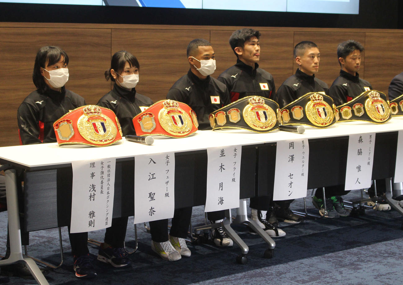 東京五輪代表選手。左から入江、並木、岡沢、森脇、成松、田中