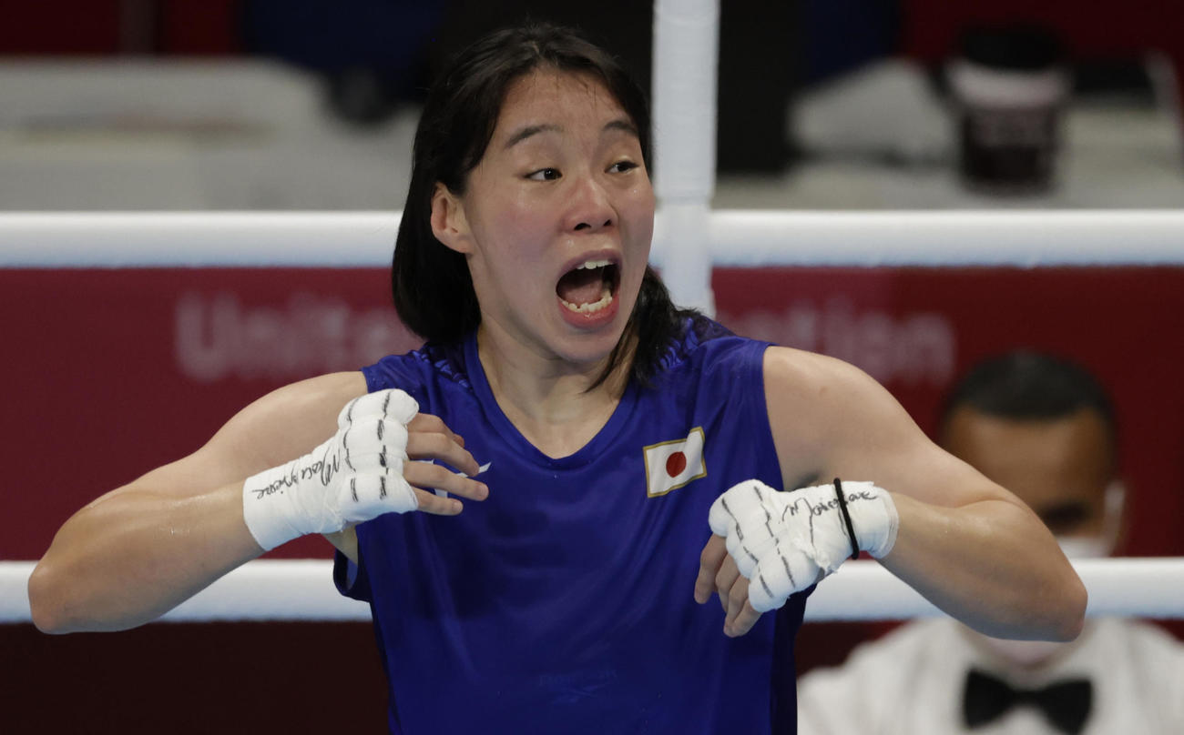 勝利のコールに驚きの表情を見せる入江聖奈（ロイター）