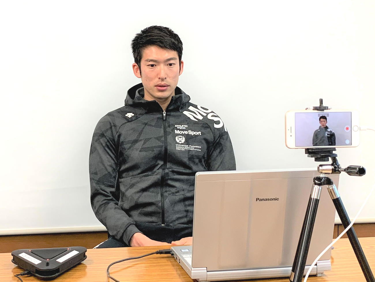 オンライン合同取材に応じたフェンシング男子エペ日本代表の見延（スポーツビズ提供）