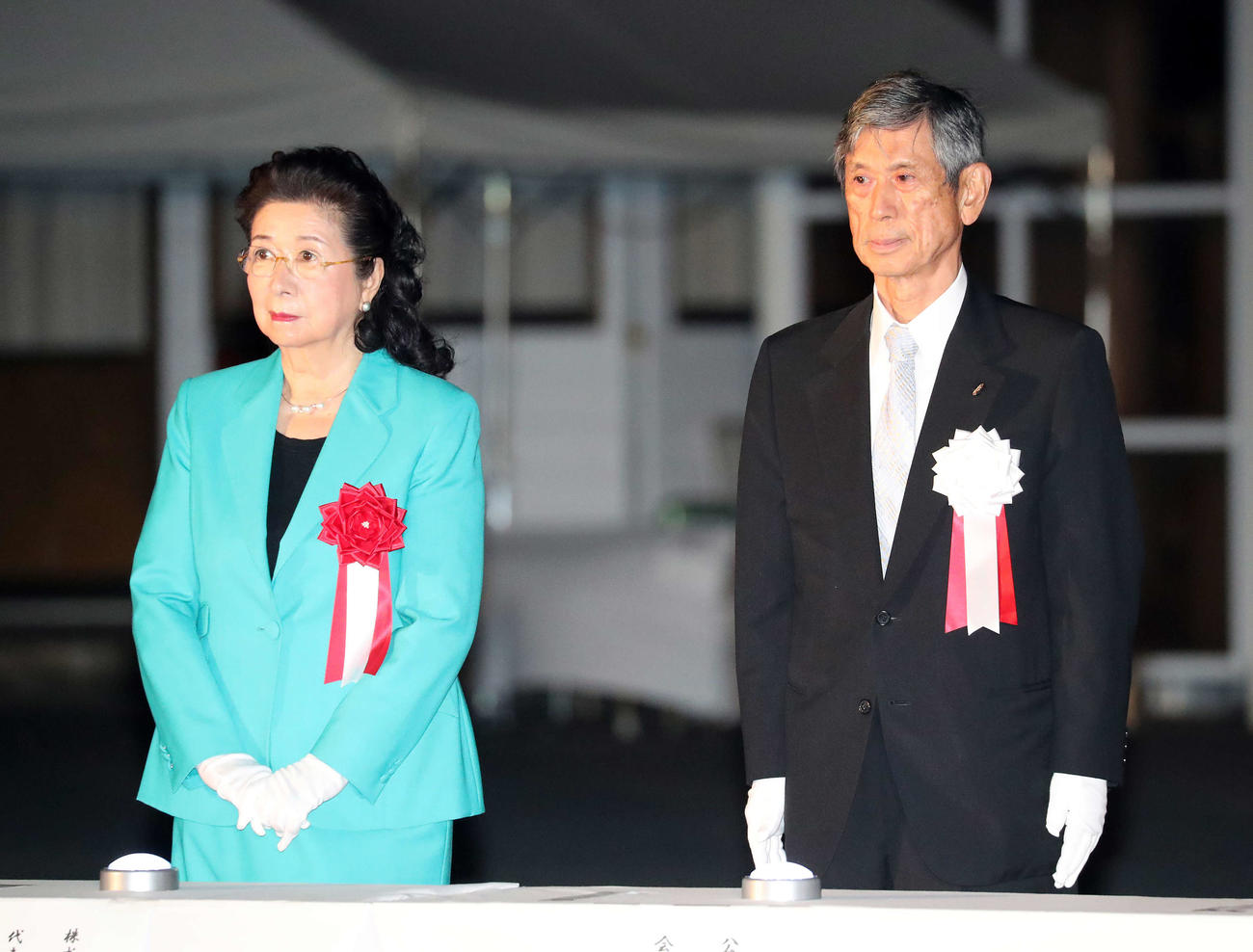 ライトアップ点灯式に臨む石井幹子デザイン事務所代表取締役石井氏（左）と高村日本武道館会長（撮影・鈴木正人）