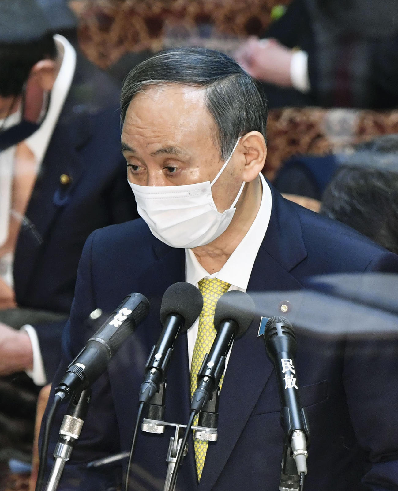 衆院予算委で答弁する菅首相（共同）
