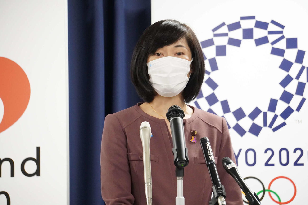 閣議後に会見を開く丸川珠代五輪相（撮影・沢田直人）