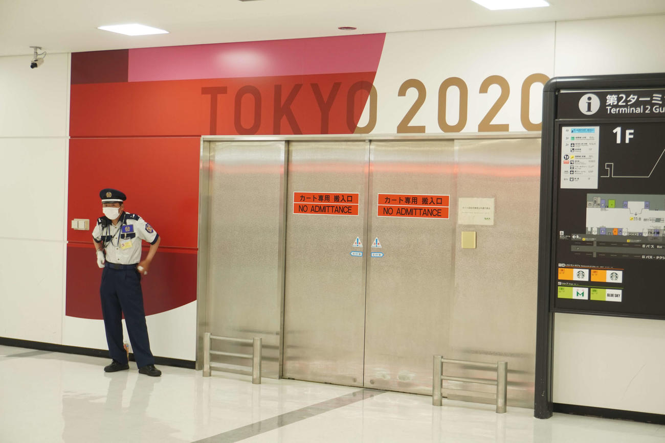 成際空港が設置した、東京五輪の海外選手や関係者などが利用する専用レーン（撮影・沢田直人）