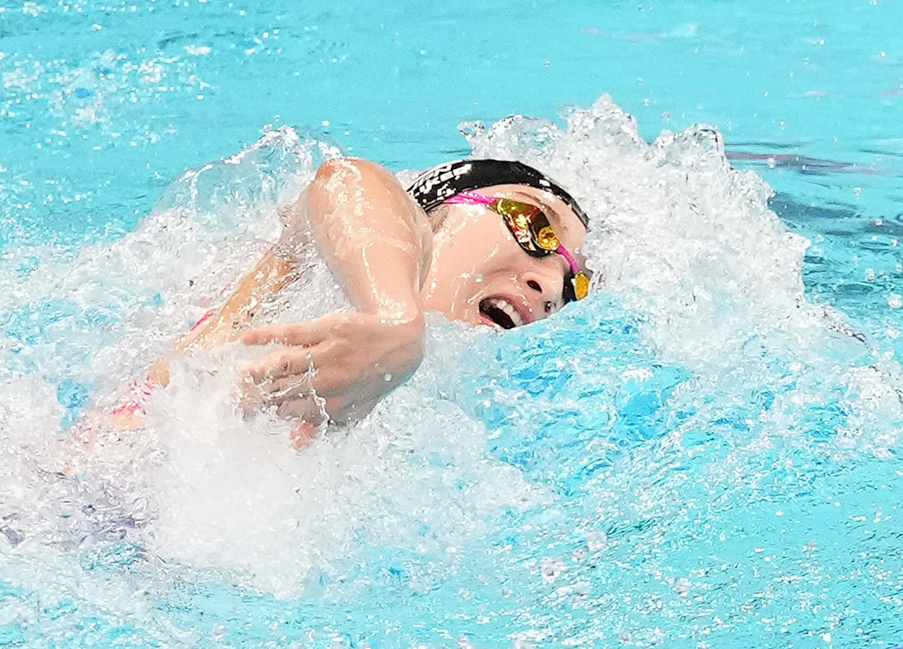 競泳女子400メートルリレー予選2組　2番手で力泳する池江