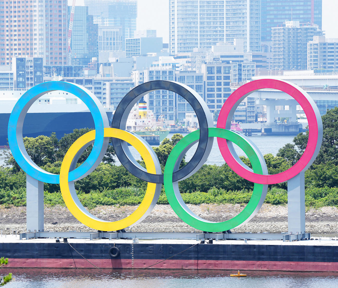 東京・お台場に設置されている五輪マークのモニュメント（2021年7月12日撮影）