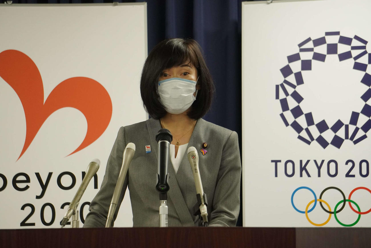閣議後に会見を開く丸川珠代五輪相（撮影・沢田直人）