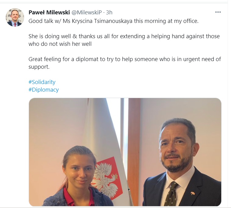 ポーランドのミレフスキ駐日大使とベラルーシのツィマノウスカヤ（同大使のツイッターから）