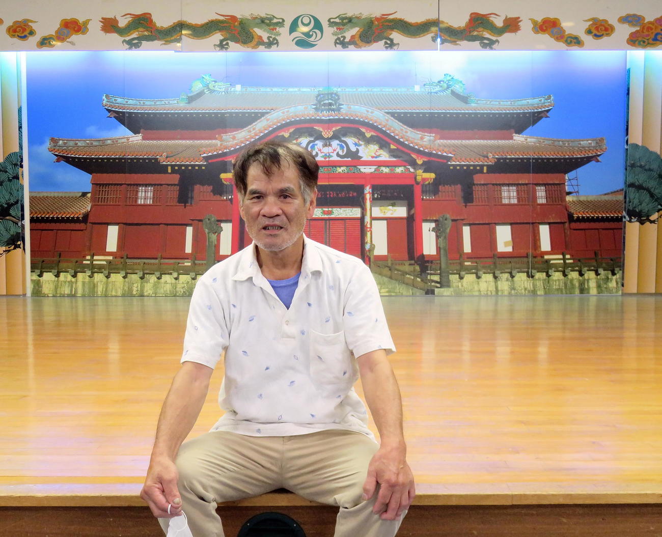 沖縄県人の活躍を喜ぶ横浜・鶴見沖縄県人会の金城京一会長（撮影・鎌田直秀）