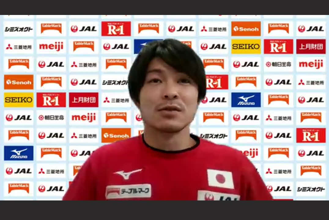 オンラインで取材に答える内村