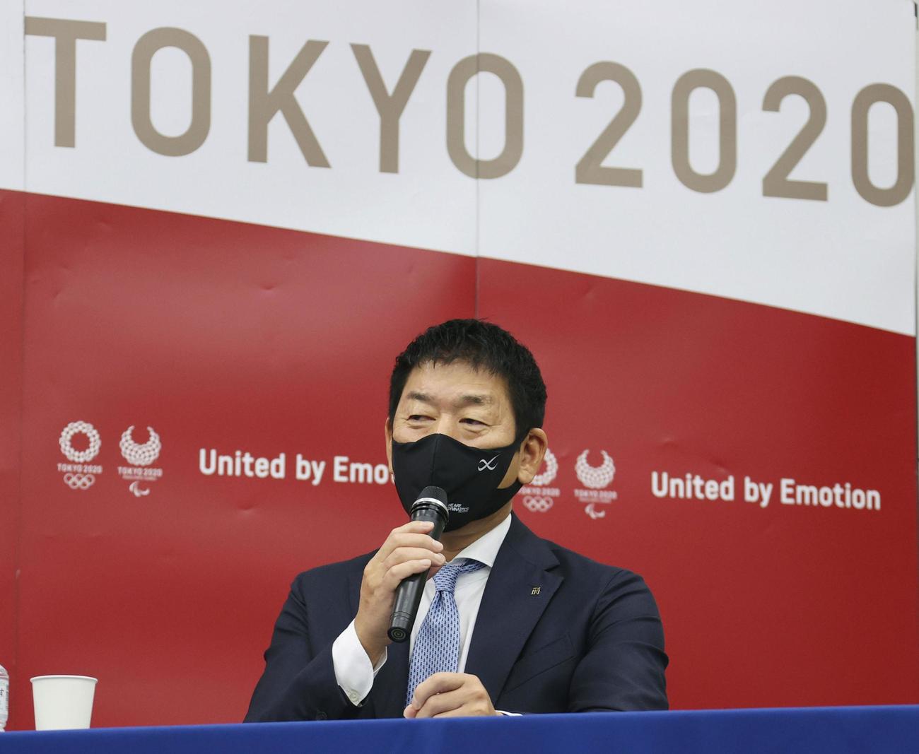 東京五輪・パラリンピック組織委との意見交換で、あいさつする国際体操連盟（FIG）の渡辺守成会長（代表撮影、共同）