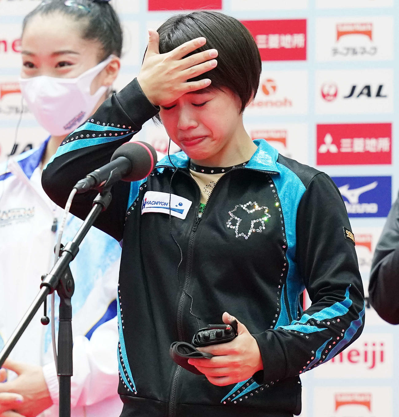 優勝し東京五輪のメンバーに選ばれた村上はインタビューで感極まる（撮影・鈴木みどり）