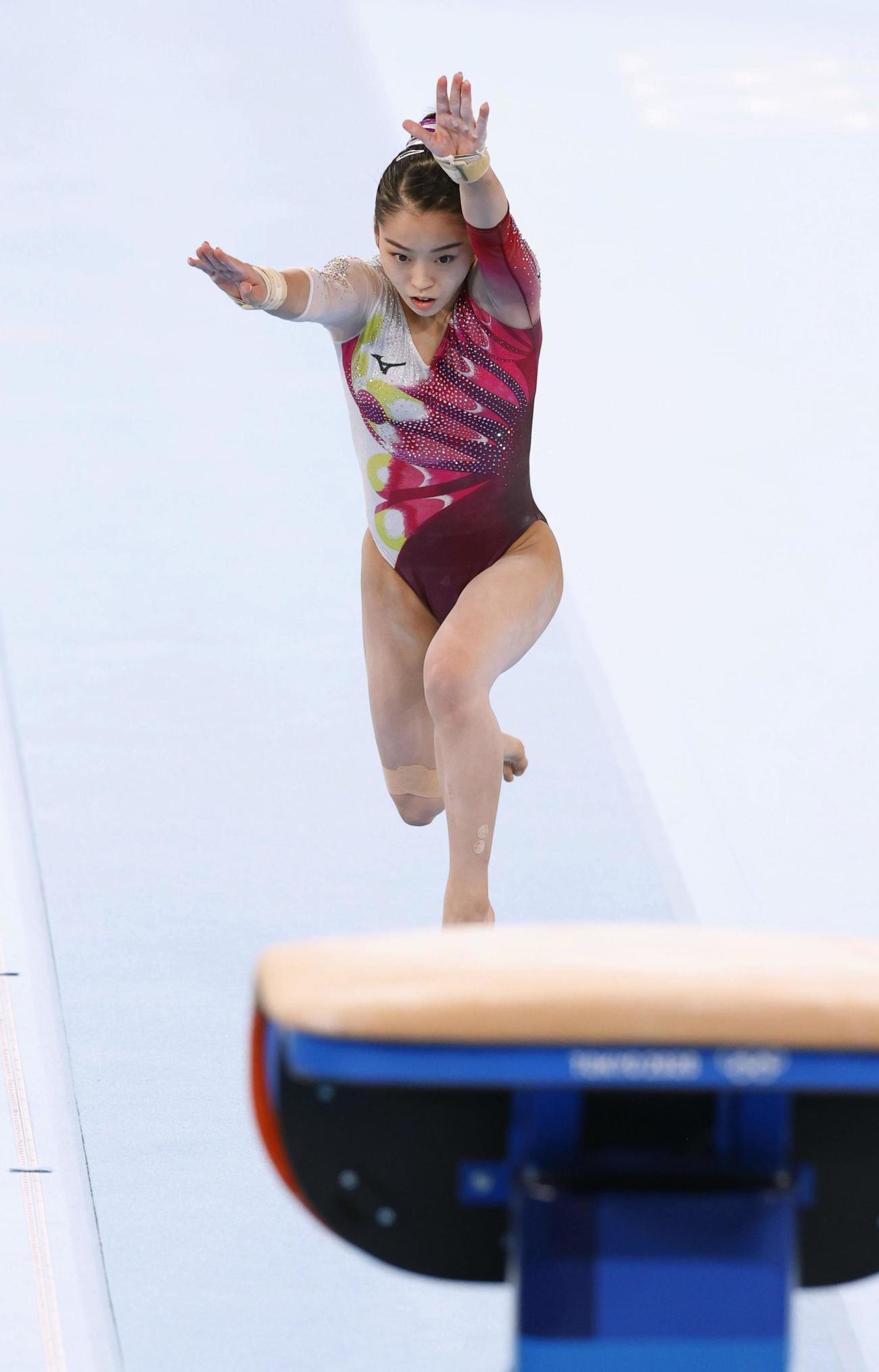 女子予選　畠田瞳の跳馬（共同）