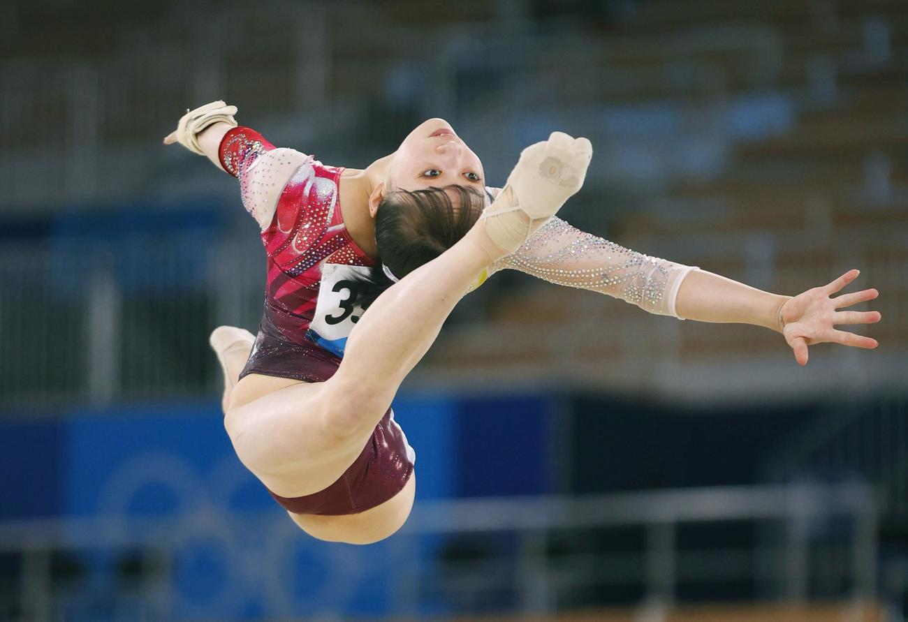 女子予選　平岩優奈の床運動（共同）