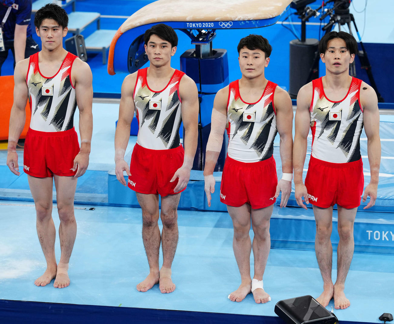 体操男子日本代表。左から橋本大輝、谷川航、北園丈琉、萱和磨（2021年7月21日撮影）