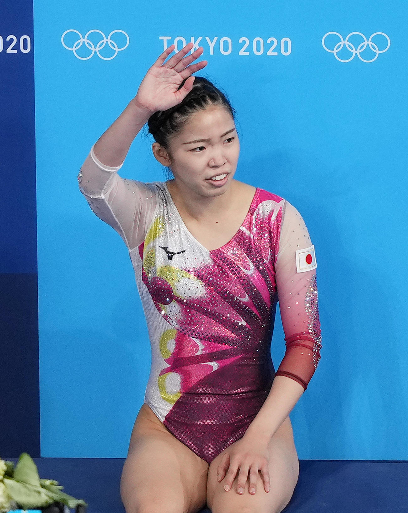 トランポリン女子決勝を終え、スタンドに手を振る宇山
