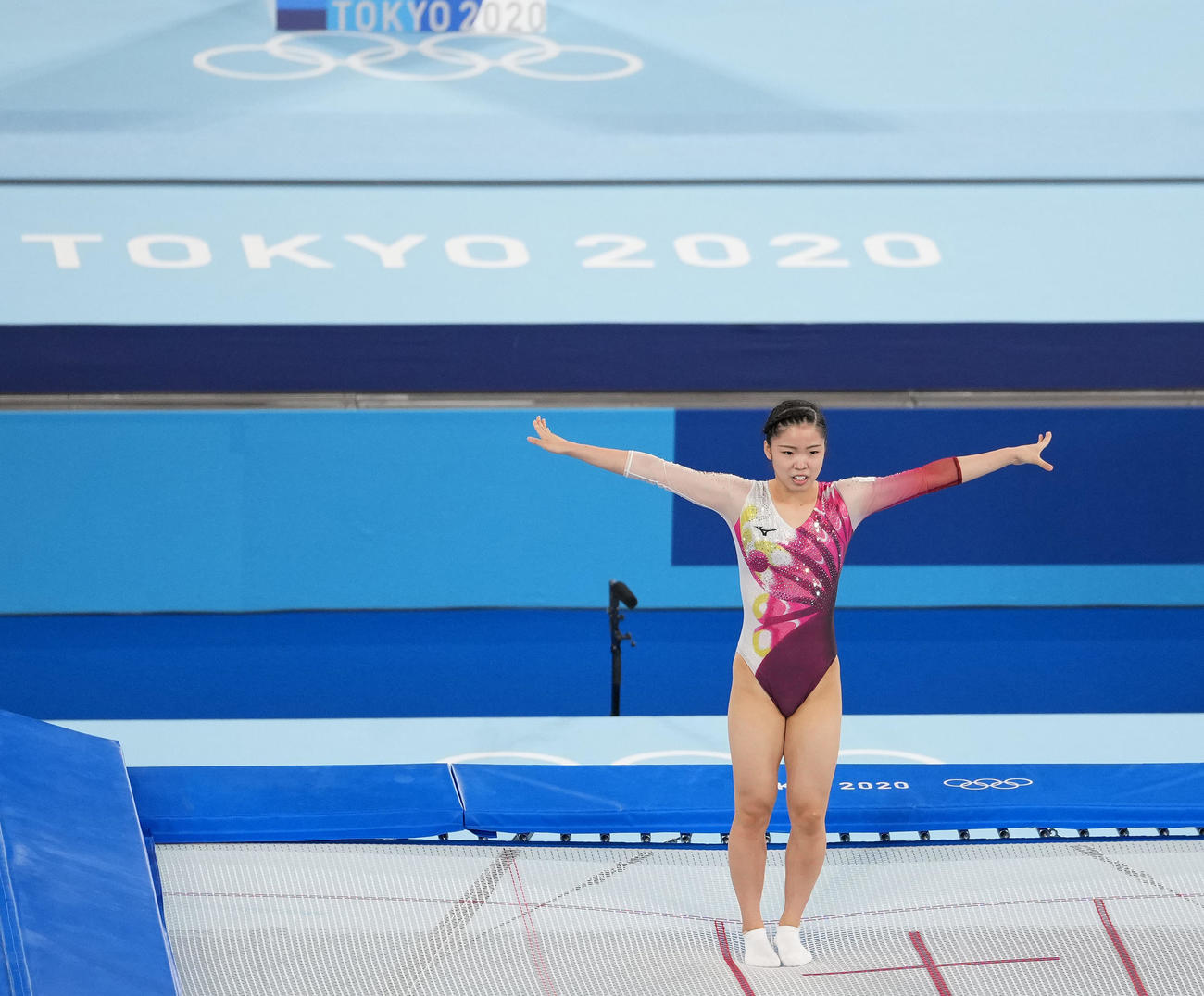 トランポリン女子決勝で演技をする宇山
