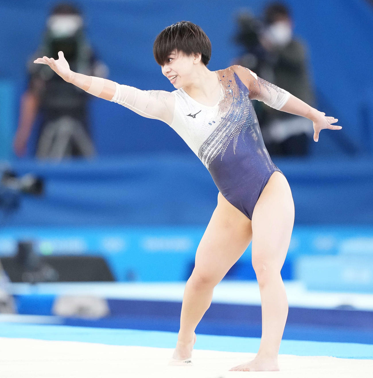 体操女子種目別床運動決勝　演技する村上（撮影・鈴木みどり）