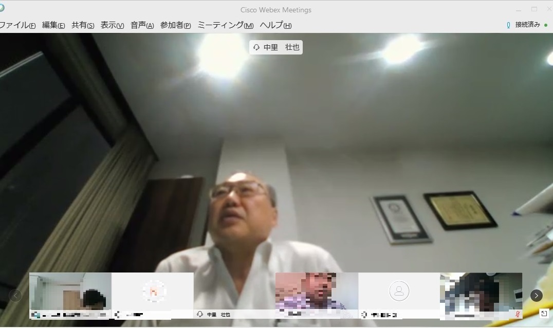 オンライン形式の合同取材に応じる中里壮也専務