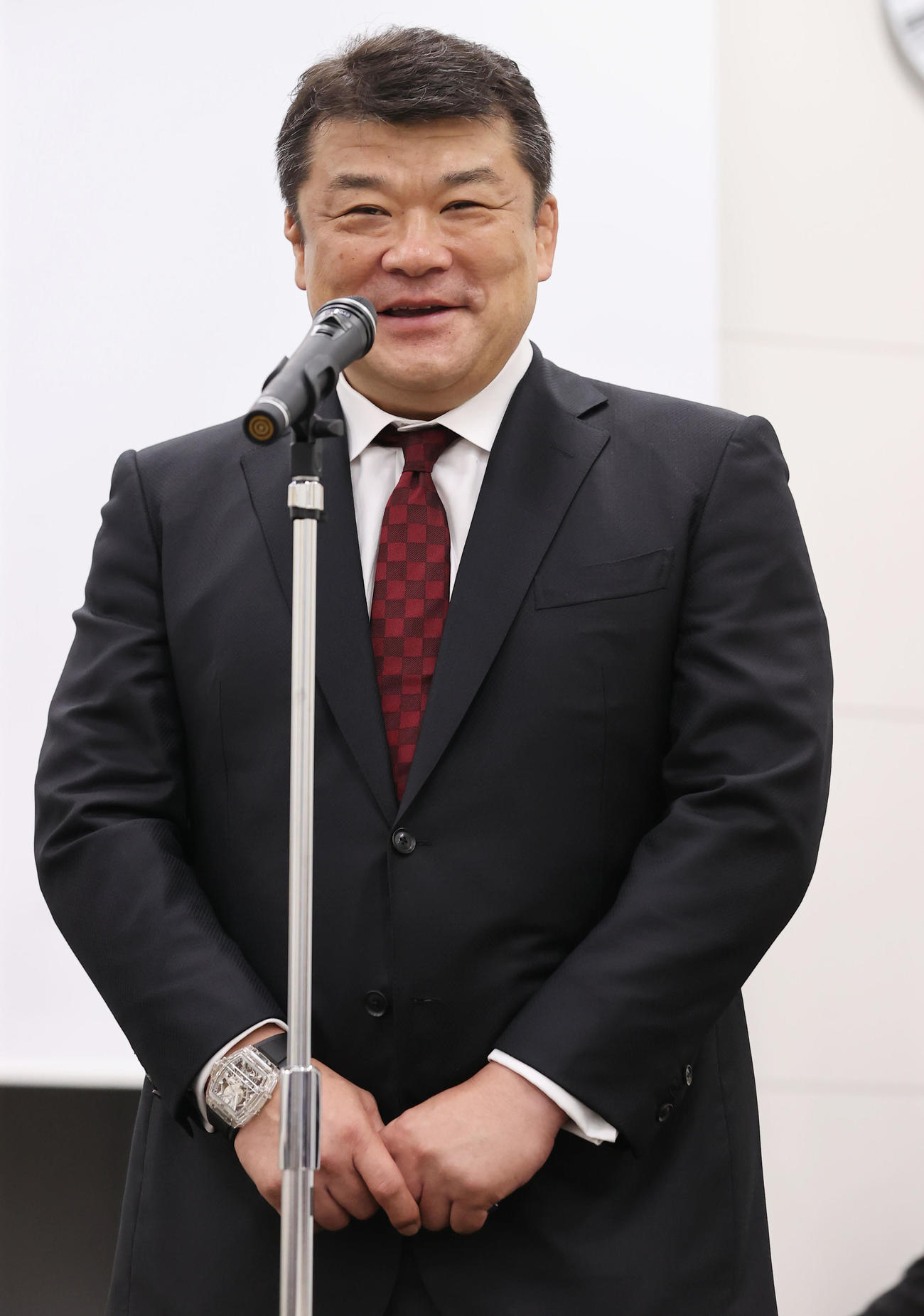 パーク24東京五輪壮行会であいさつするパーク24柔道部吉田総監督（撮影・垰建太）