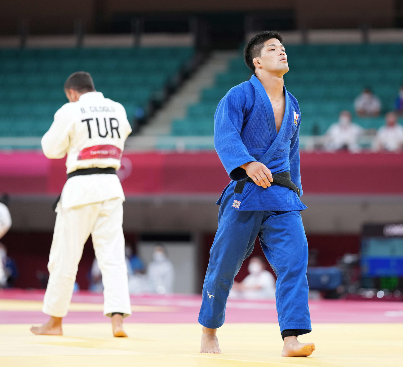 男子73キロ級3回戦　ビラル・チログル（左）に横四方固めで一本勝ちした大野（撮影・鈴木みどり）