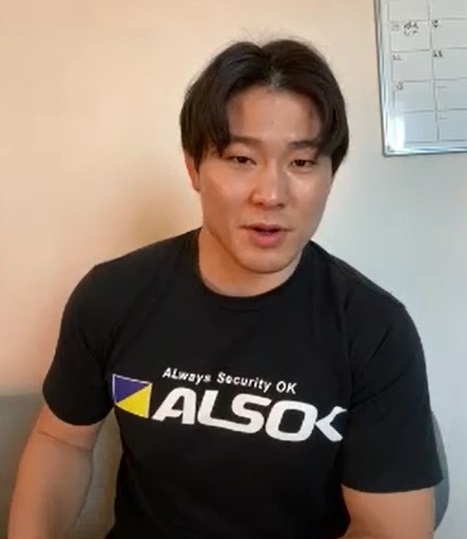 オンライン取材に応じる向翔一郎