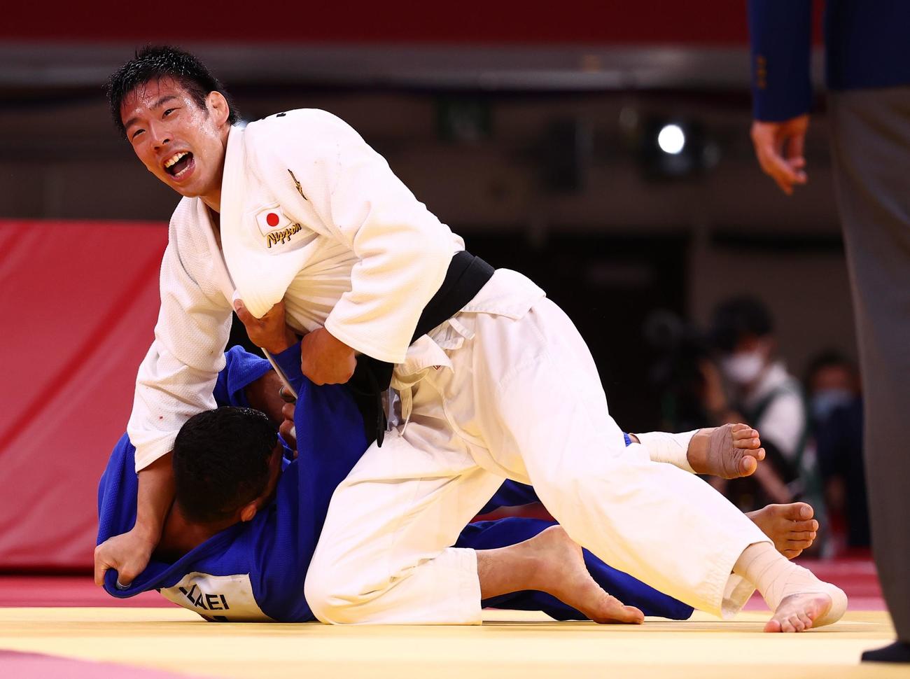 男子81キロ級決勝でモラエイを破り金メダルを獲得した永瀬（ロイター）