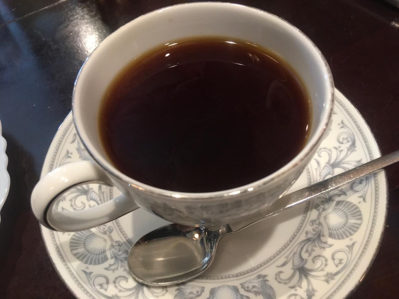 濱田尚里が好きな銭洲亭のコーヒー（撮影・峯岸佑樹）
