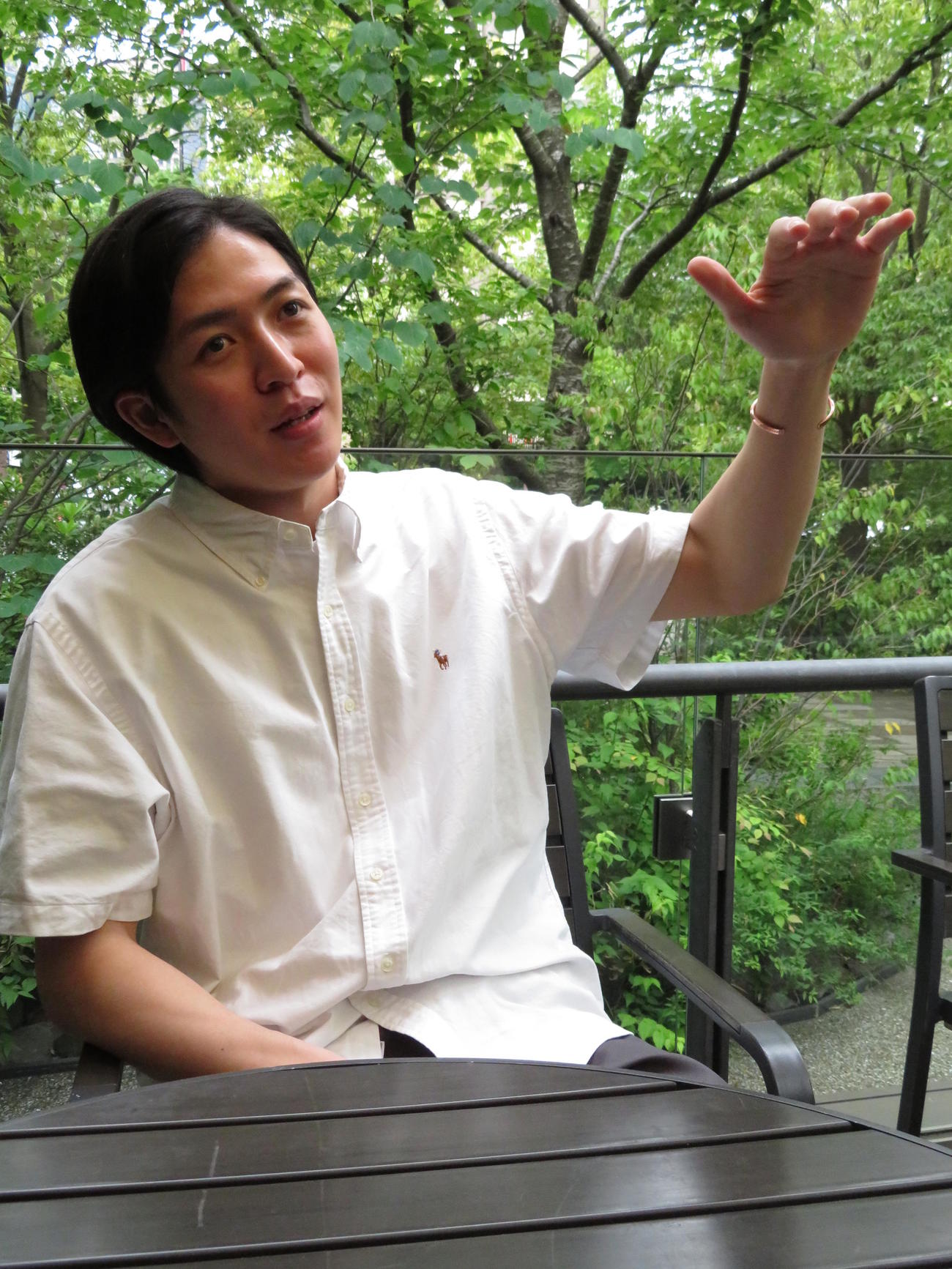 原沢久喜について語る弟の侑高（撮影・峯岸佑樹）