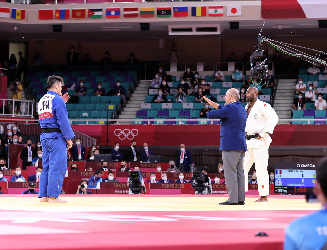 男子100キロ超級3位決定戦　フランスのリネール（右）に敗れる原沢（撮影・パオロ　ヌッチ）