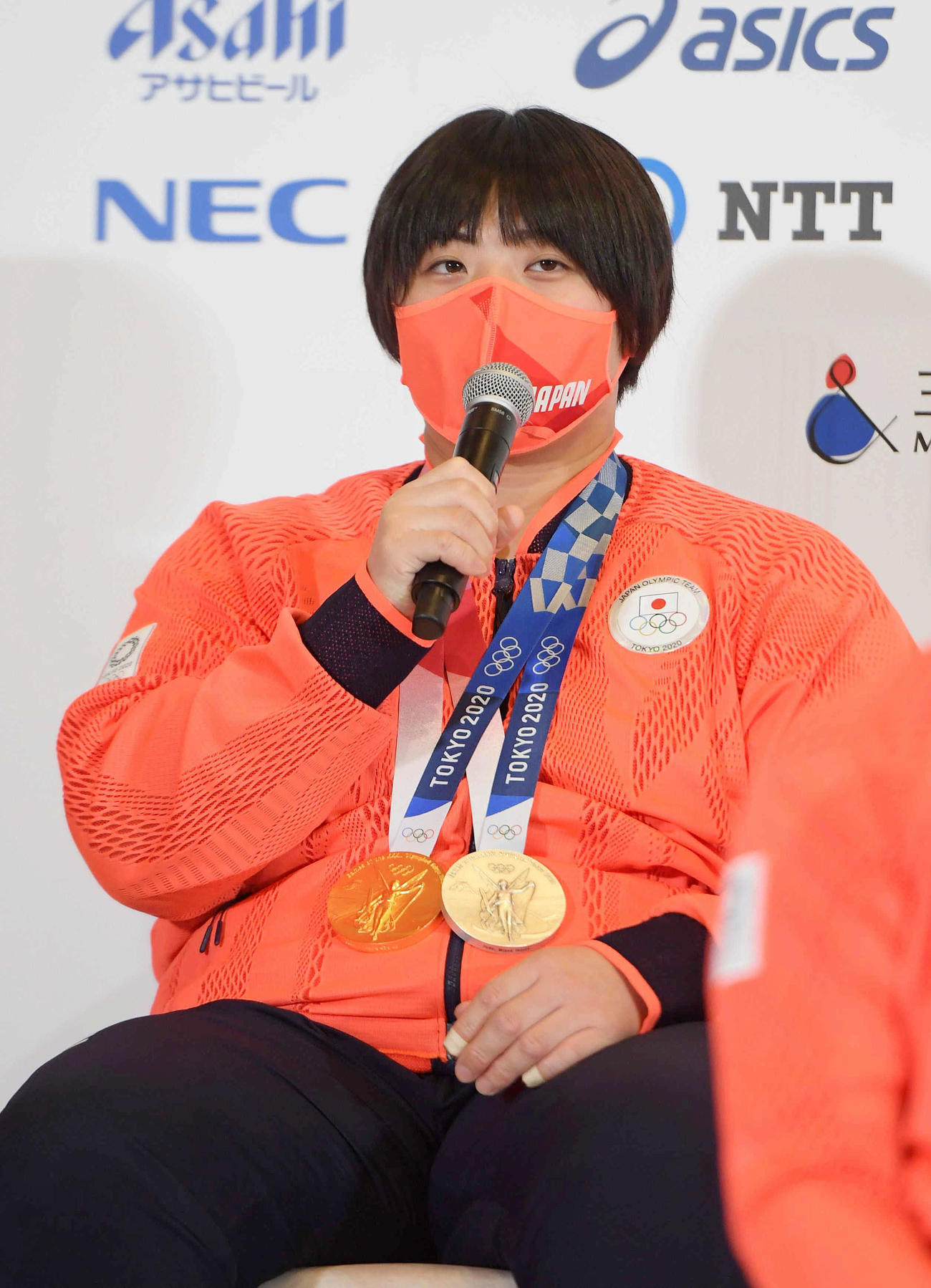 会見する柔道女子の素根（代表撮影）
