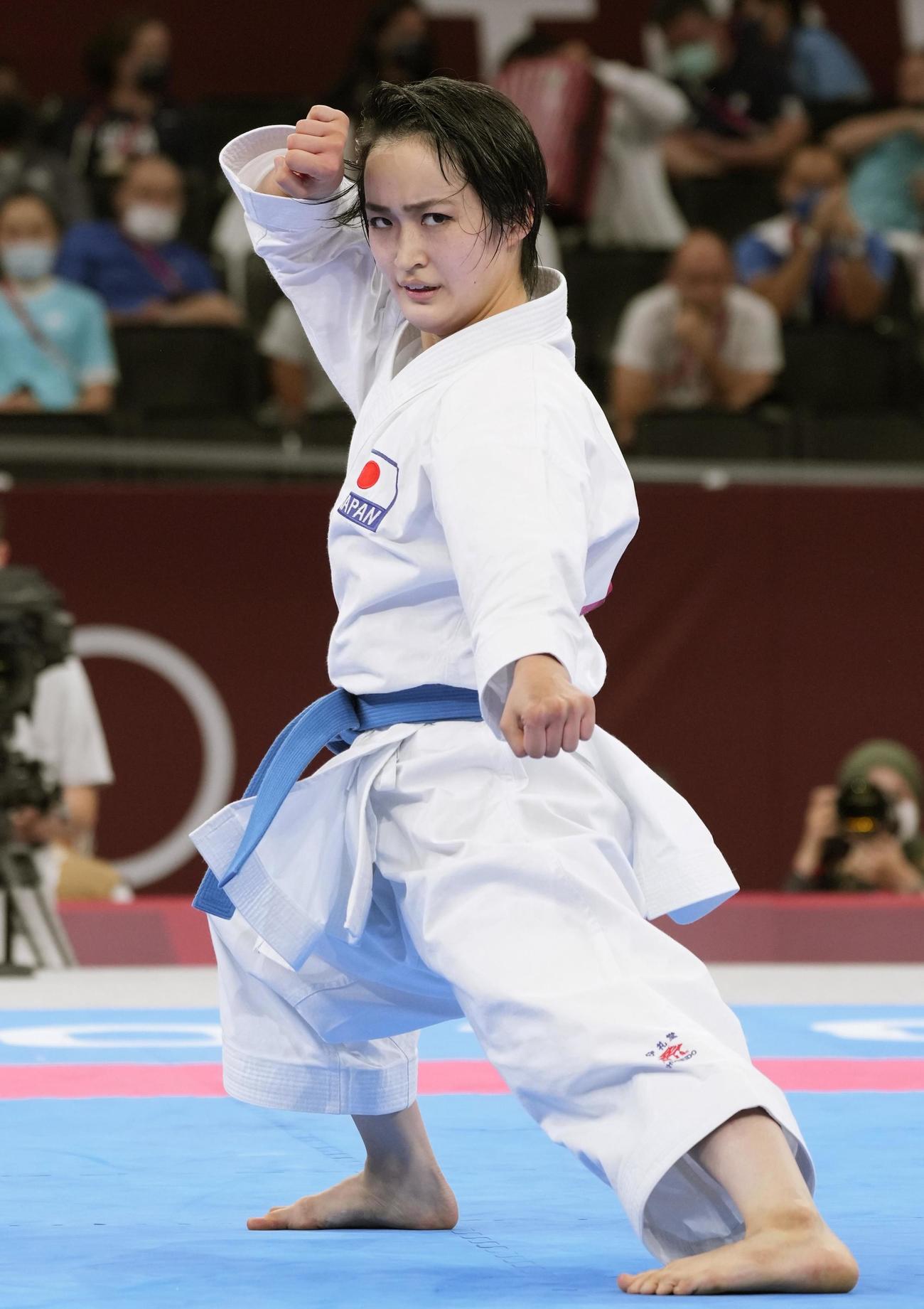 女子形決勝　清水希容の演武（共同）