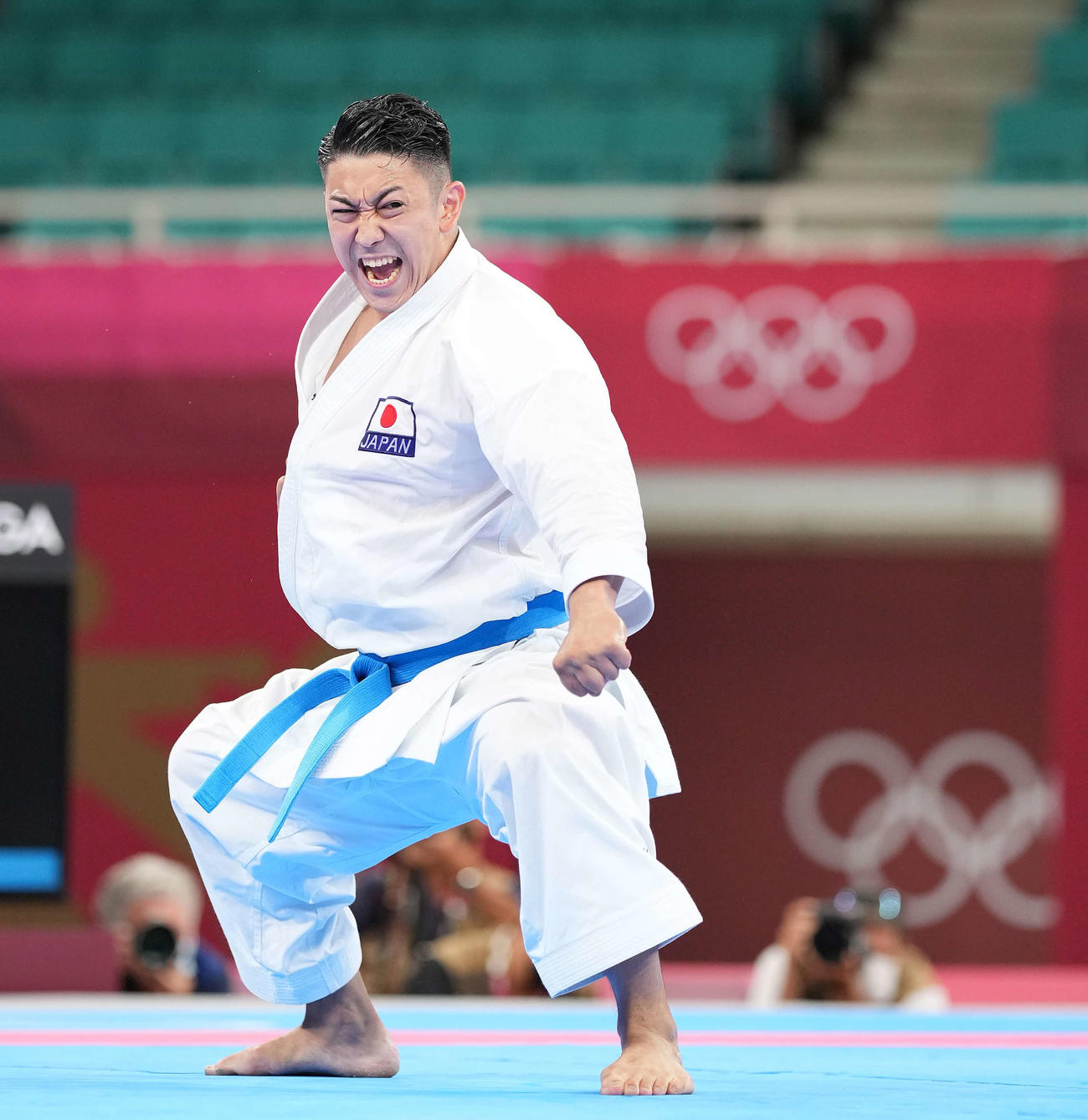 空手男子形決勝で演武を披露する喜友名（撮影・鈴木みどり）