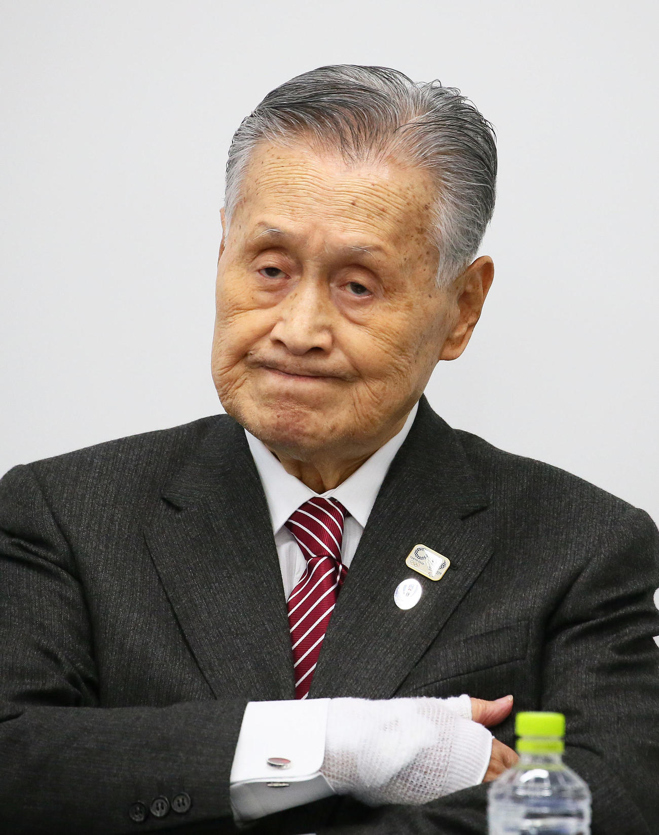 記者からの質問に渋い表情を見せる東京五輪・パラリンピック大会組織委員会の森会長（撮影・足立雅史）