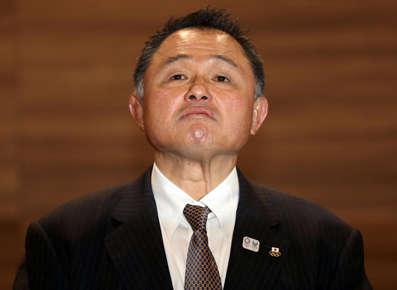 東京五輪延期の発表を受け、報道陣の質問に答える山下JOC会長（撮影・狩俣裕三）