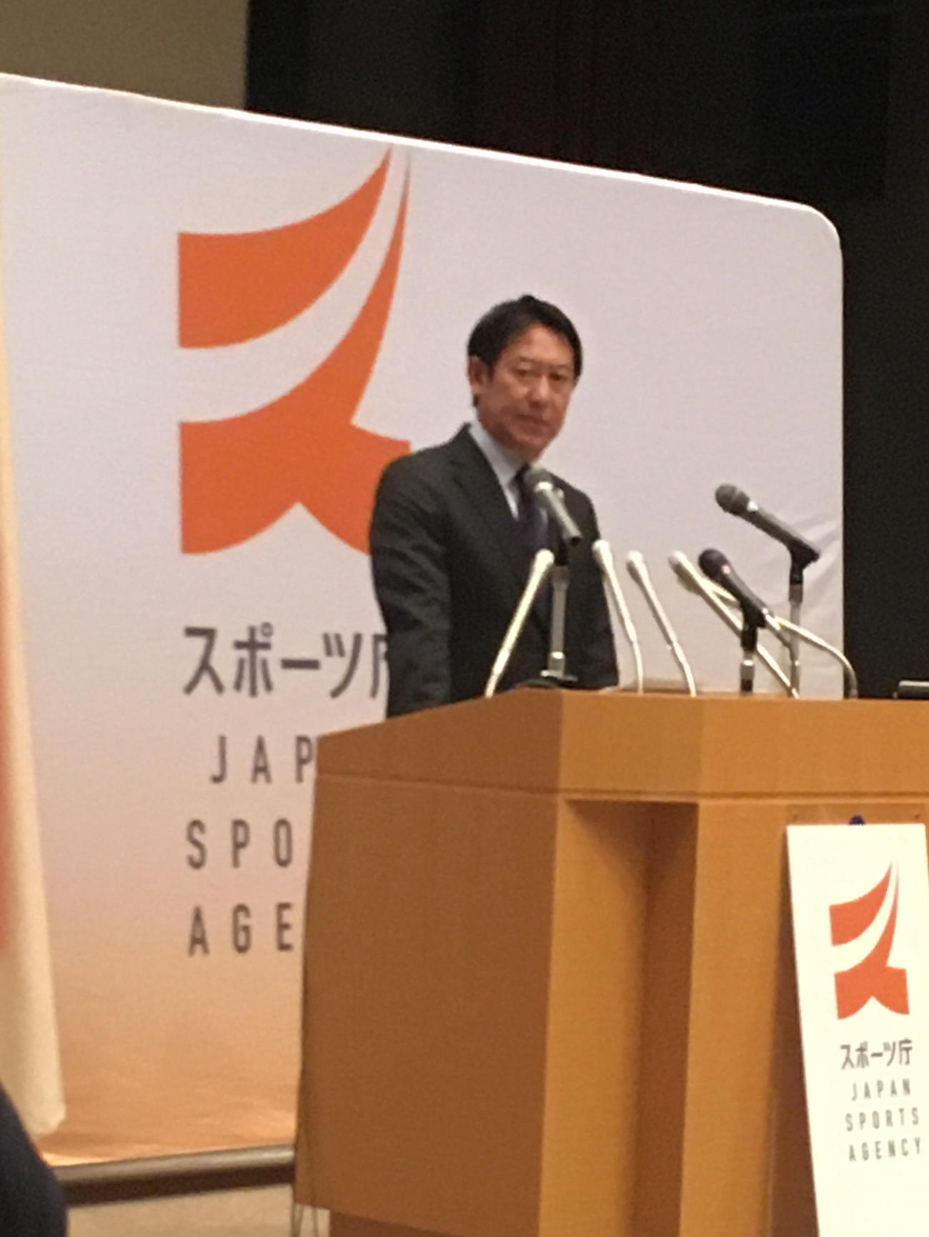 スポーツ庁としての新型コロナ対策を発表する鈴木大地長官